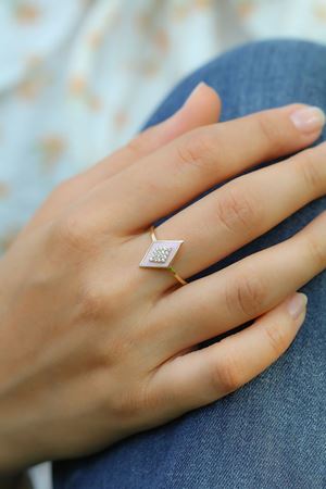 14 Ayar Sarı Altın Pembe Renkli Mineli Yüzük