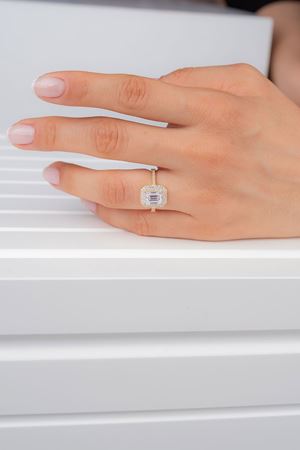 14 Ayar Altın Kenar Taşlı Tektaş Baget Yüzük