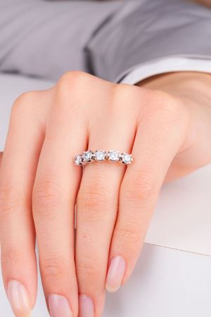 14 Ayar Beyaz Altın Sırataş Yüzük