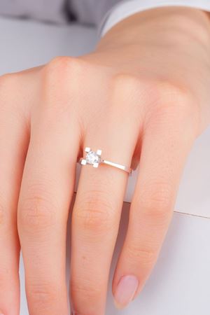 0,30 Carat Pırlanta V Tırnak Tektaş Yüzük