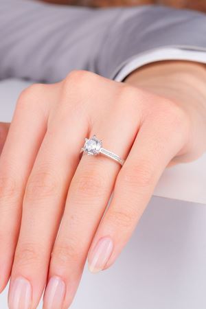 14 Ayar Beyaz Altın Tektaş Yüzük