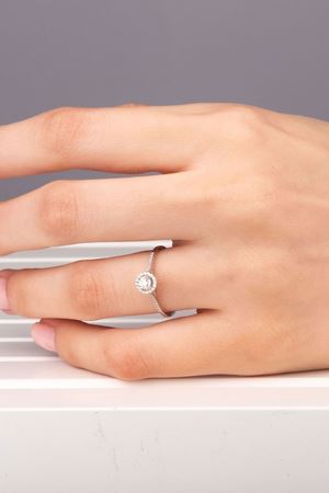 0,29 Carat Pırlanta Kenar Taşlı Tektaş Yüzük