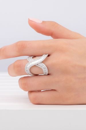 2,64 Carat Pırlanta Çarpı Baget Yüzük