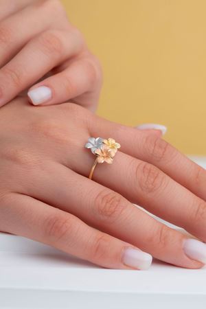 14 Ayar Üç Renkli Altın Çiçekli Yüzük