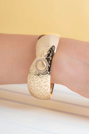 14 Ayar Altın Taşlı Desenli Tasarım Bilezik