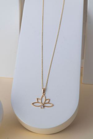 14 Ayar Altın Lotus Çiçeği Figürlü Kolye