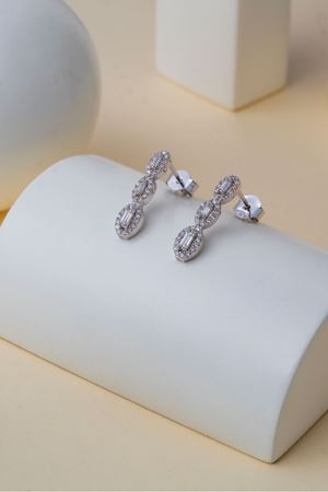 14 Ayar Beyaz Altın Baget Taşlı Mini Vidalı Küpe