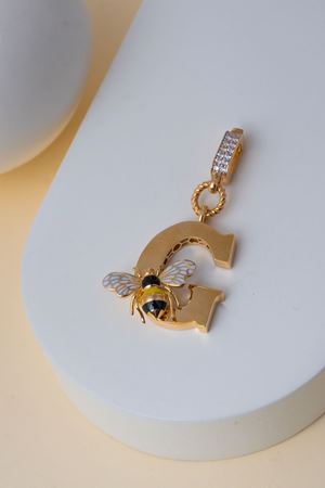 14 Ayar Altın Arı Figürlü G Harf Kolye Ucu