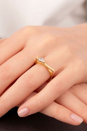 14 Ayar Altın Üçgen Taşlı Minimal Yüzük