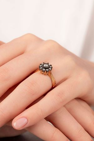 0,18 Carat Elmas Taşlı Gül Yüzük