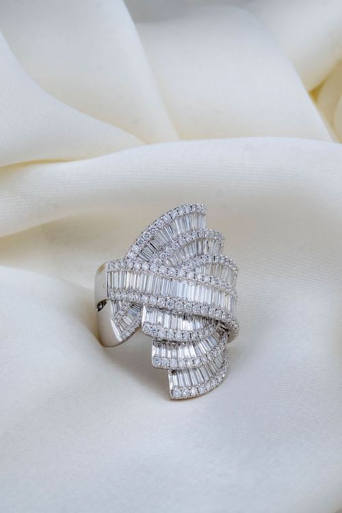 4,71 Carat Pırlanta Büyük Baget Taşlı Yüzük 