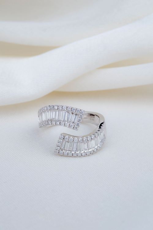 1,35 Carat Pırlanta İkili Baget Taşlı Yüzük