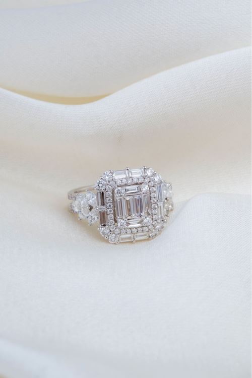 2,07 Carat Pırlanta Büyük Baget Taşlı Tasarım Yüzük