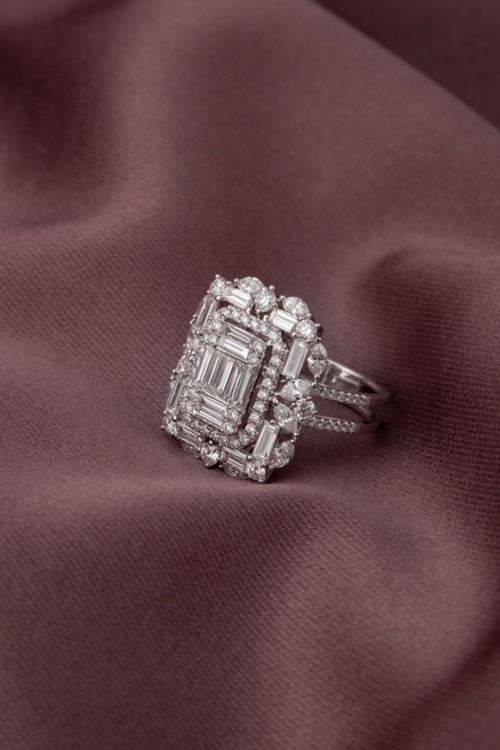 3,27 Carat Pırlanta Büyük Baget Taşlı Tasarım Yüzük