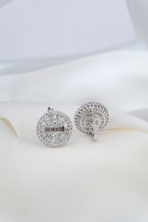 3,59 Carat Pırlanta Baget Taşlarla Sarılı Set Küpe