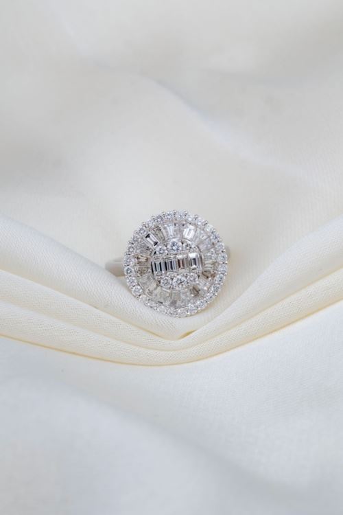 1,98 Carat Pırlanta Baget Taşlarla Sarılı Set Yüzük