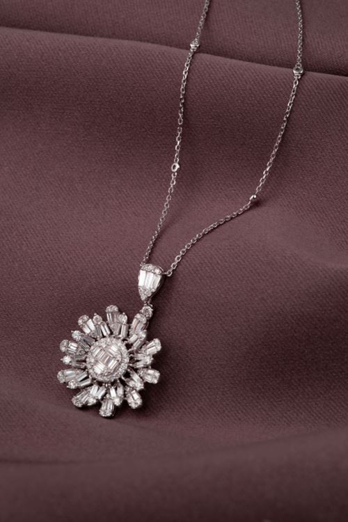 1,91 Carat Pırlanta Baget Taşlı Yuvarlak Tasarım Kolye