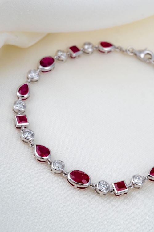 5,58 Carat Pırlanta Yakut Taşlı Zarif Gözalıcı Bileklik