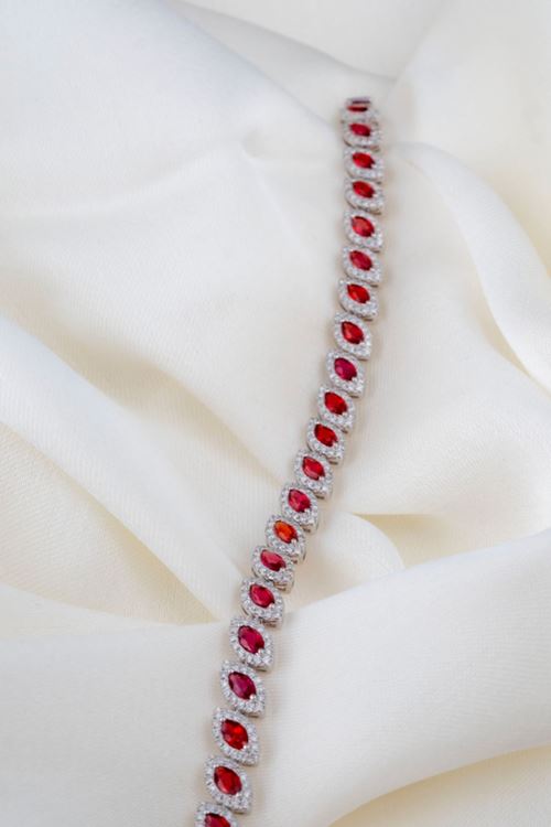 7,04 Carat Pırlanta Yakut Taşlı Su Yolu Bileklik