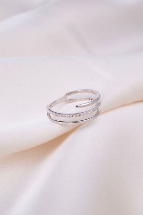 14 Ayar Beyaz Altın Tasarım Taşlı Yüzük