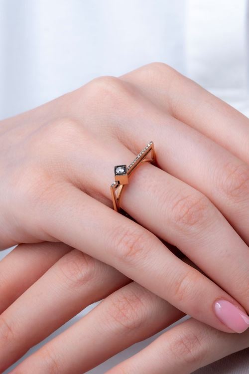 0,14 Carat Elmas Küp Model Yüzük