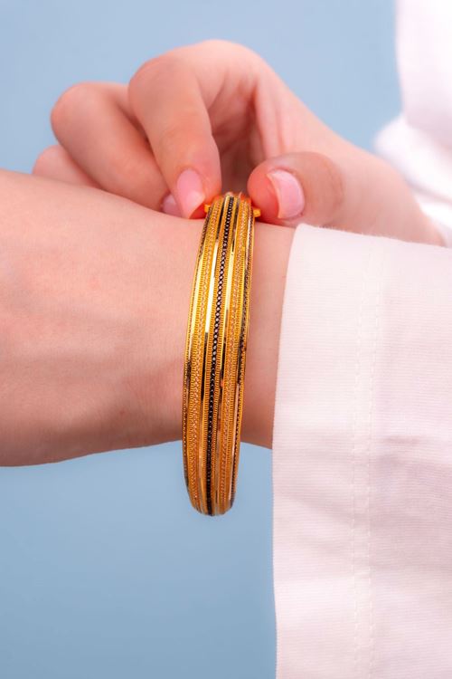 14 Ayar Altın Siyah Taşlı Zarafet Koleksiyon Bilezik