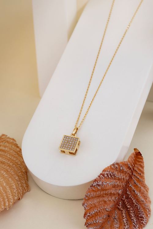 14 Ayar Altın Kare Model Tasarım Kolye