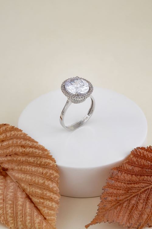 14 Ayar Beyaz Altın Oval Taşlı Tektaş Yüzük