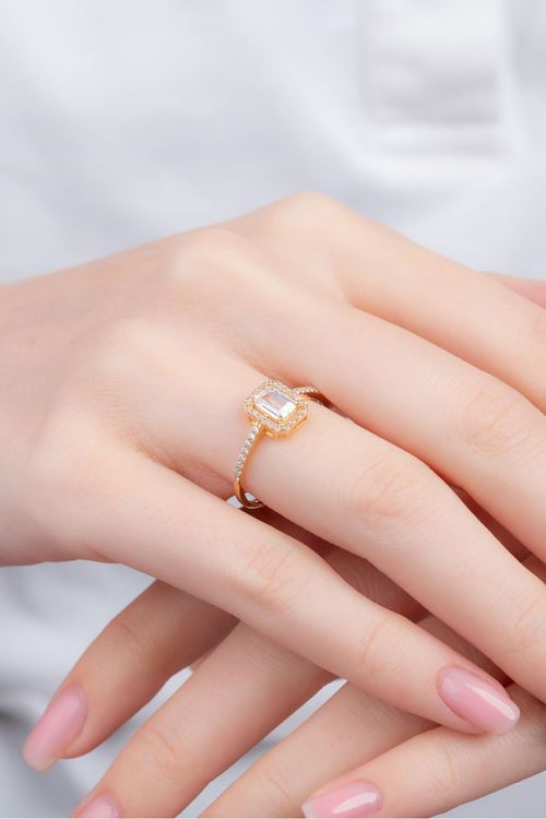 8 Ayar Altın Baget Taşlı Yüzük