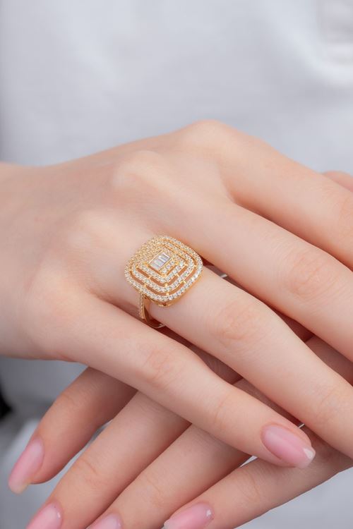 8 Ayar Altın Büyük Baget Taşlı Yüzük