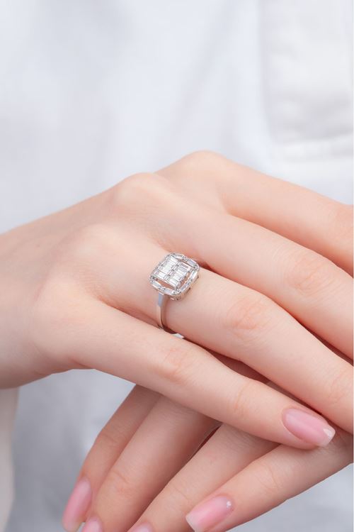 8 Ayar Beyaz Altın Kare Model Baget Yüzük