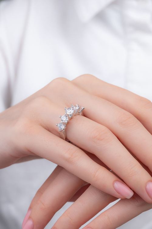 8 Ayar Beyaz Altın Sırataş Model Yüzük