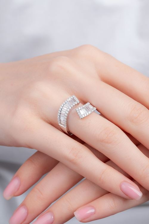 1,35 Carat Pırlanta İkili Baget Taşlı Yüzük