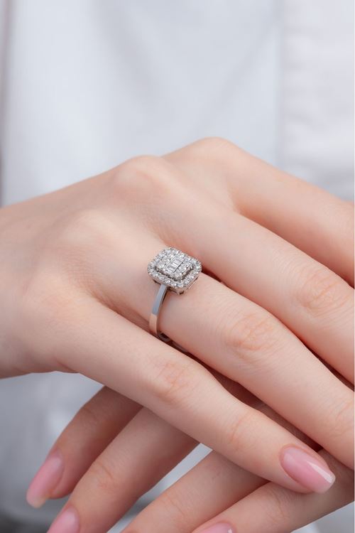 0,42 Carat Pırlanta Baget Taşlı Yüzük