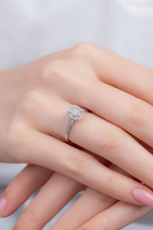 14 Ayar Altın Küçük Baget Taşlı Yüzük