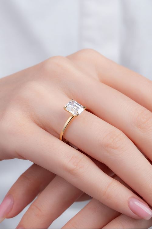 14 Ayar Altın Şık Baget Taşlı Yüzük