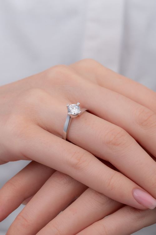 14 Ayar Beyaz Altın Çapraz Tırnak Tektaş Yüzük