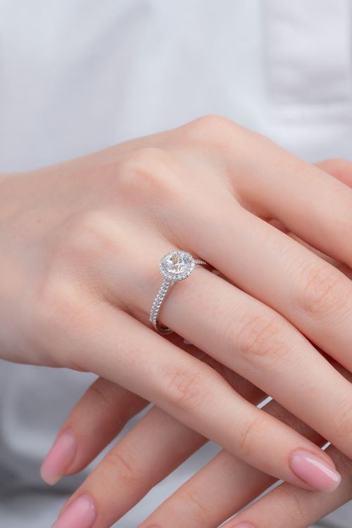 14 Ayar Beyaz Altın Tasarım Tektaş Yüzük