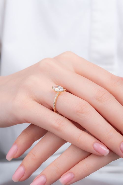 14 Ayar Altın Markiz Kesim Tektaş Yüzük