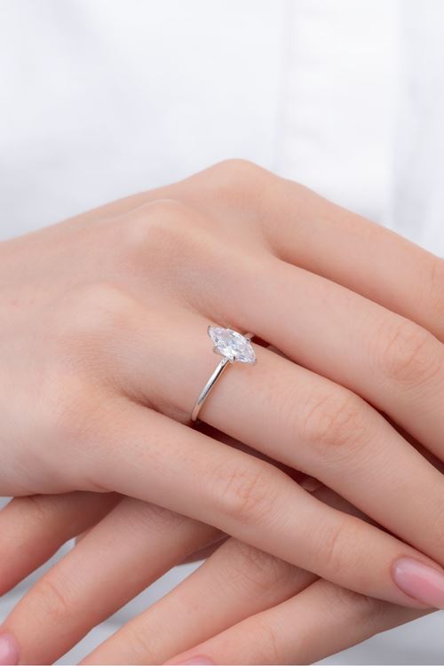 14 Ayar Beyaz Altın Markiz Kesim Yüzük