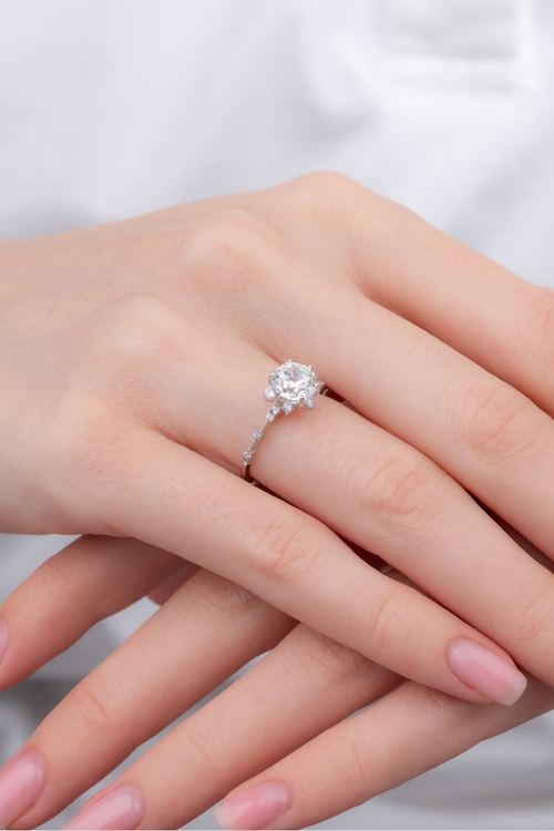 14 Ayar Beyaz Altın Kenarları Taşlı Lotus Yüzük