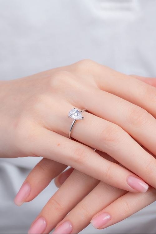 14 Ayar Beyaz Altın Damla Model Tektaş Yüzük