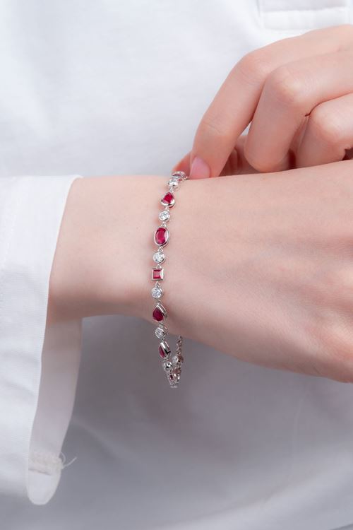 5,58 Carat Pırlanta Yakut Taşlı Zarif Gözalıcı Bileklik