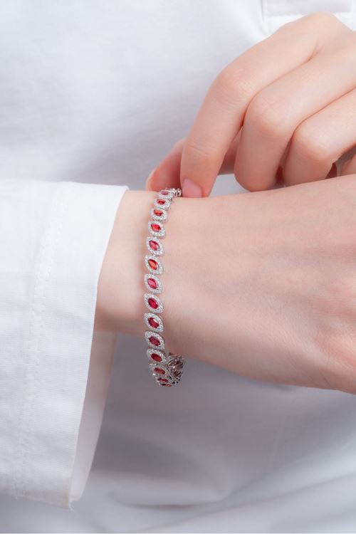 7,04 Carat Pırlanta Yakut Taşlı Su Yolu Bileklik