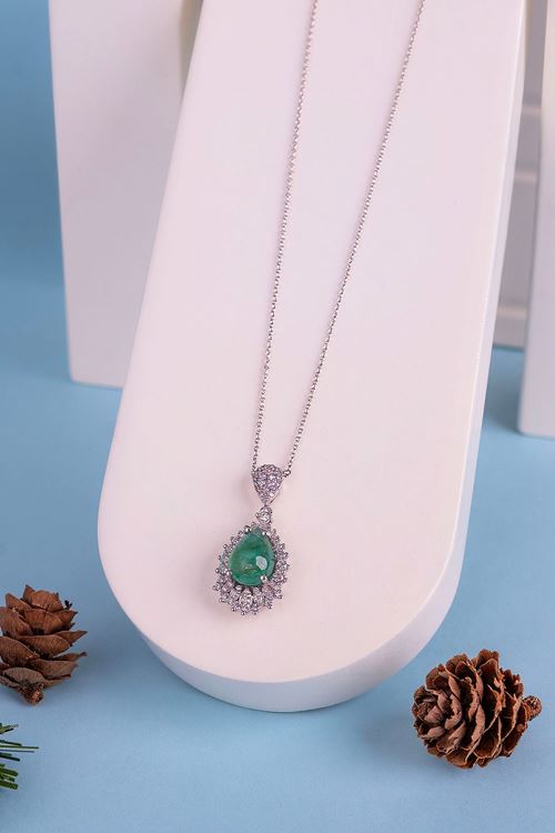 2,70 Carat Pırlanta Yeşil Taşlı Tasarım Kolye