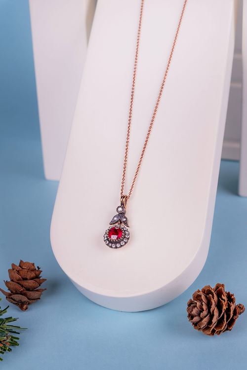 1,12 Carat Elmas Kırmızı Taşlı Kolye