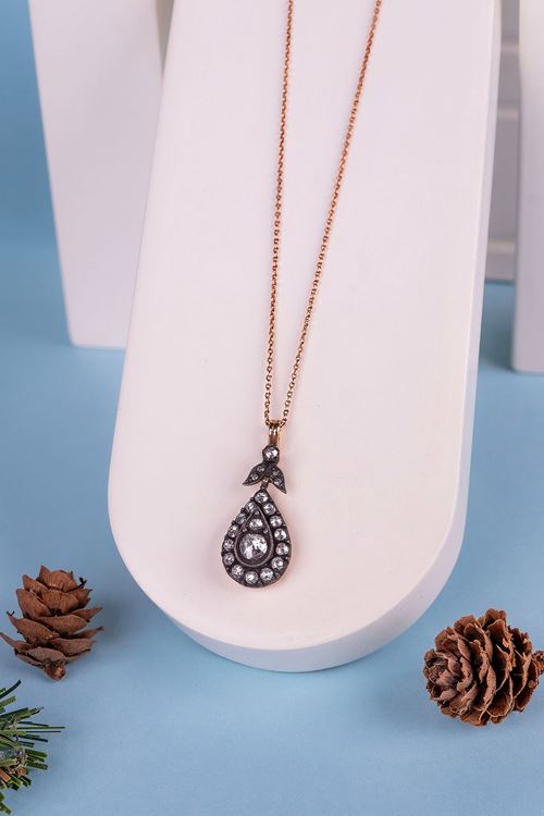 0,57 Carat Elmas Tasarım Kolye