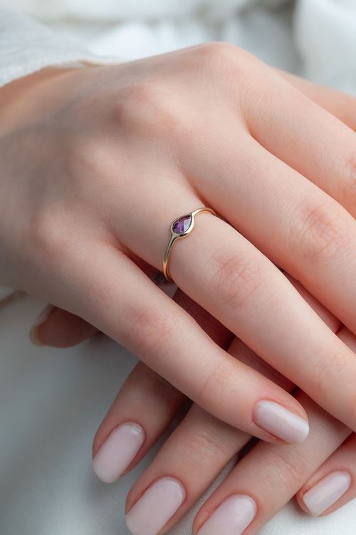 14 Ayar Altın İnce Mor Taşlı Yüzük