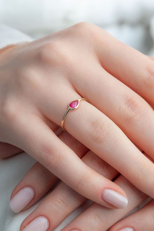 14 Ayar Altın İnce Pembe Taşlı Yüzük