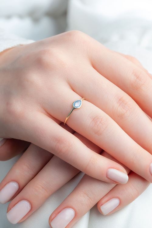 14 Ayar Altın İnce Damla Mavi Taşlı Yüzük 